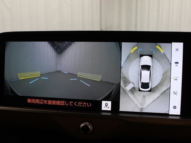 車両を上から見たような映像をナビ画面に表示するパノラミックビューモニター(床下透過表示機能付)搭載。運転席からの目視だけでは見にくい、車両周辺の状況をリアルタイムで確認できます。