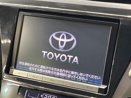 【メーカー純正8インチナビ】インテリアに溶け込むスタイリッシュな「専用設計」メーカーナビを装備♪視認性や操作性など基本性能にも優れ、より上質なカーライフをお楽しみいただけます。