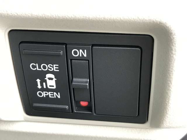 電動スライドドアも装備されています！！