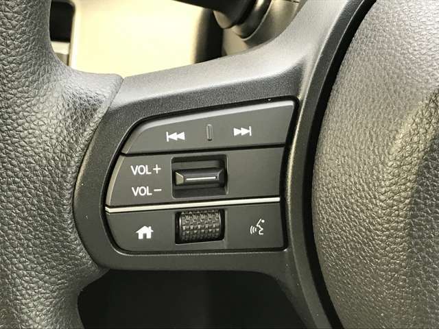 ハンドル周りです！ボタンの配置やメーターのイメージなどご覧ください♪♪