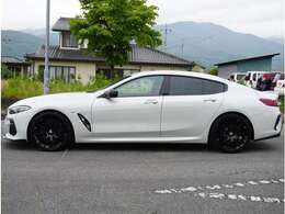 お車のお見積り致します！！　全国のお客様よりの、お問合せをスタッフ一同、心よりお待ち致しております。