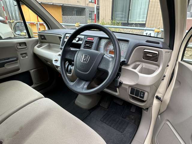 専門の業者による内装丸洗い、シートのタバコなどによるコゲ穴のリペア等（有料）も承っております。