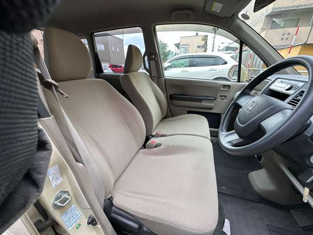 専門の業者による内装丸洗い、シートのタバコなどによるコゲ穴のリペア等（有料）も承っております。