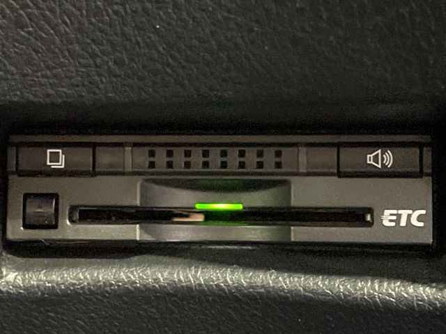 【ETC】高速道路の料金所をストレスなく通過！話題のスポットやサービスエリアに多い「スマートIC」利用時は必須のアイテムです。当店でセットアップを実施、ご納車当日からすぐにご利用いただけます！