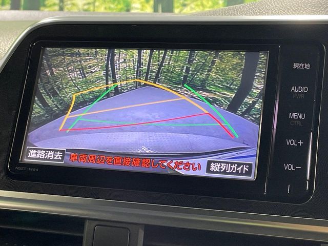 【バックカメラ】駐車時に後方がリアルタイム映像で確認できます。大型商業施設や立体駐車場での駐車時や、夜間のバック時に大活躍！運転スキルに関わらず、今や必須となった装備のひとつです！
