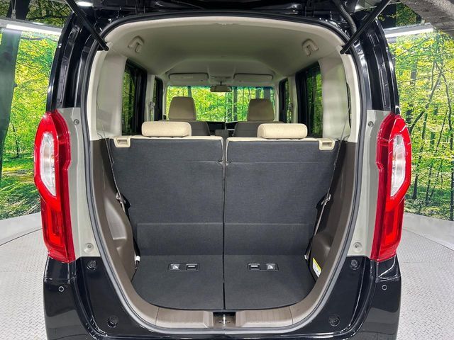 普段のお買い物や通勤、送迎等に十分な荷室スペースを確保しております。セカンドシートを倒すと、大きな荷物の積載も可能です♪