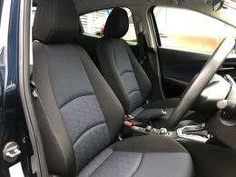 小型飛行機にヒントを得た内装デザインになります。運転席は走りを楽しむことに集中できる「コックピットゾーン」左右に開放感のある「助手席ゾーン」になります。外から見ると小さく見える車内ですが、ゆとりのある