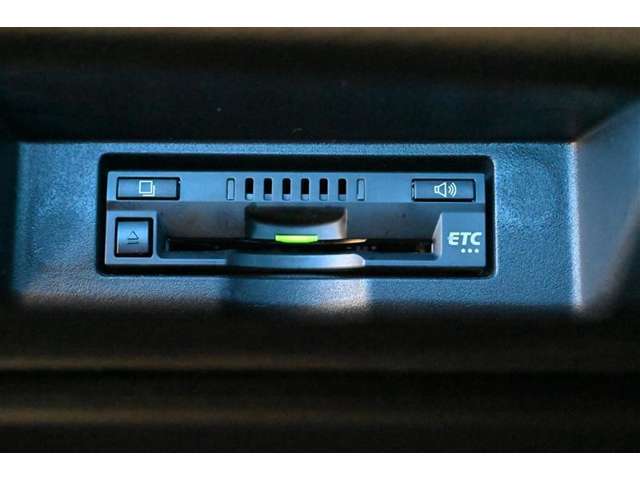 ETC車載器です。　高速・有料道路の料金をキャッシュレス、スムーズに通過できます。