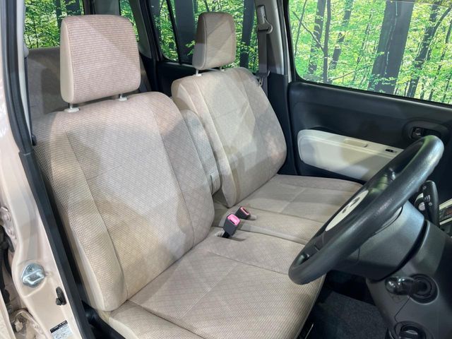 運転席シート廻りは使用感も少なく、良好な状態となっています。丁寧に使われていたことがよくわかりますね。