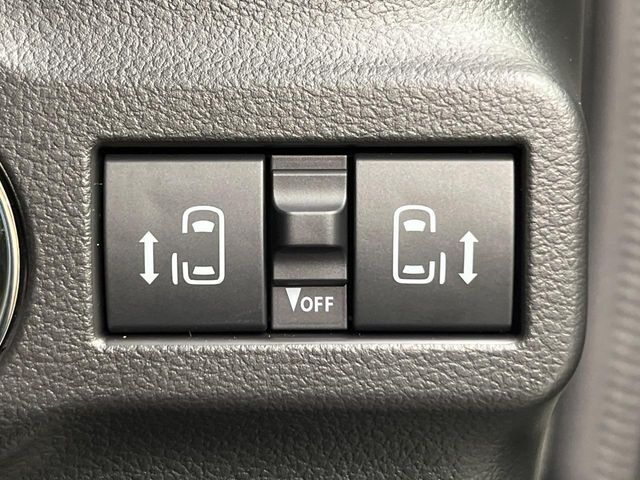 【両側パワースライドドア】スマートキーや運転席のスイッチで後席両側スライドドアの開閉が可能♪電動だから力を入れてドアを開ける必要が無く、小さなお子様でも簡単に開け閉めでき快適です♪