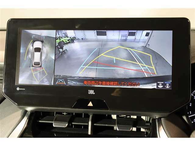 車両を上から見たような映像表示するパノラミックビューモニター付きバックモニター。