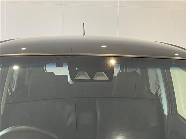 【スマートアシスト】車両に搭載した「ステレオカメラ」が周囲の状況を認識し、ドライバーの運転をサポートしてくれます！
