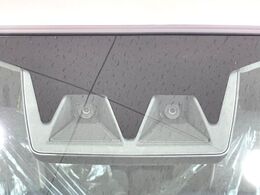 【スマートアシスト】走行中に前方の車両等を認識し、衝突しそうな時は警報とブレーキで衝突回避と被害軽減をアシスト。より安全にドライブをお楽しみいただけます。