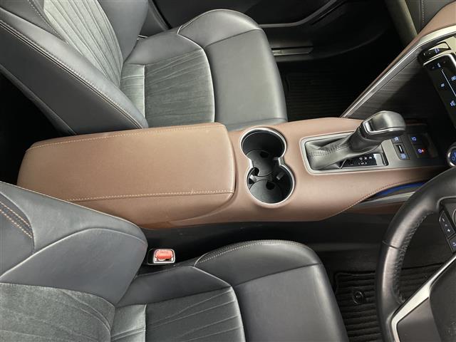 【シフトレバー】シフトも操作しやすく快適なドライブを楽しんでいただけます！