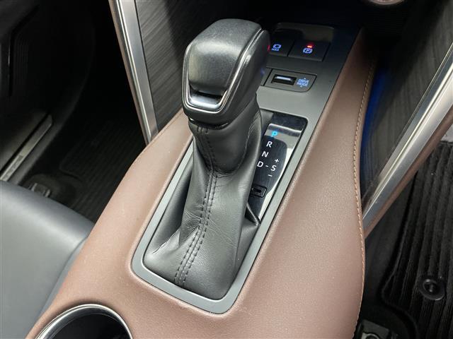 【シフトレバー】シフトも操作しやすく快適なドライブを楽しんでいただけます！
