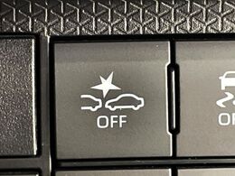 【スマートアシスト】走行中に前方の車両等を認識し、衝突しそうな時は警報とブレーキで衝突回避と被害軽減をアシスト。より安全にドライブをお楽しみいただけます。