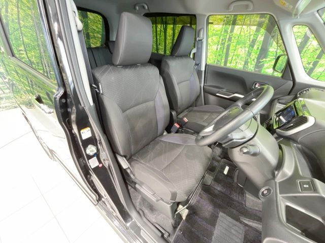 運転席シート廻りは使用感も少なく、良好な状態となっています。丁寧に使われていたことがよくわかりますね。