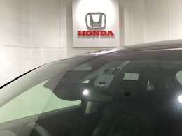 Honda SENSING装着車です。衝突を予測してブレーキをかけたり、前のクルマにちょうどいい距離で走行できる多彩な安心・快適機能を搭載した先進の安全運転支援システムがドライバーをサポートします。