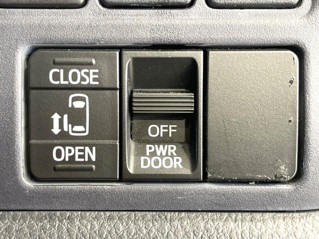 【パワースライドドア】スマートキーや運転席のスイッチでスライドドアの開閉が可能♪電動だから力を入れてドアを開ける必要が無く、小さいお子様でも、重い荷物を持っている時もラクに開け閉めできます♪