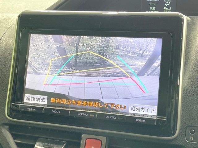 【バックカメラ】駐車時に後方がリアルタイム映像で確認できます。大型商業施設や立体駐車場での駐車時や、夜間のバック時に大活躍！運転スキルに関わらず、今や必須となった装備のひとつです！