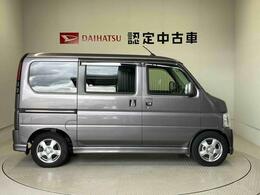 車両右側面からの写真になり。車をご覧になりたい時はお気軽に最寄りの店舗へご相談下さい。