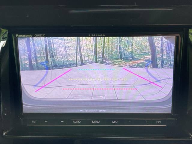 【バックカメラ】駐車時に後方がリアルタイム映像で確認できます。大型商業施設や立体駐車場での駐車時や、夜間のバック時に大活躍！運転スキルに関わらず、今や必須となった装備のひとつです！