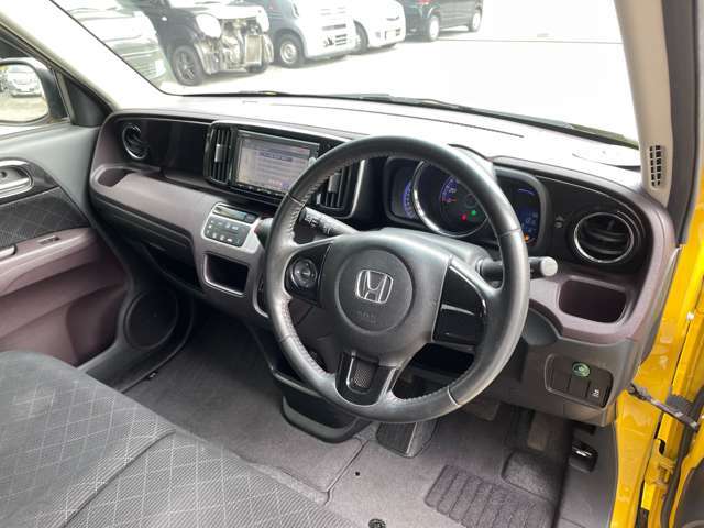 オイル交換やメンテナンス作業もお安く実施しております。