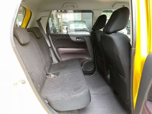 広々としたショールーム、商談スペースでゆっくりお気に入りの1台を見つけてください！