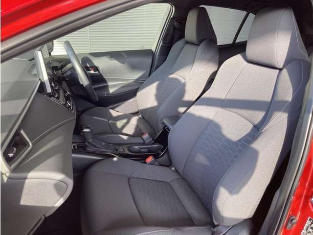 トヨタ中古車「まるごとクリーニング」施工済。外装はもちろん内装はシートを外して見えない所まで徹底洗浄しています。