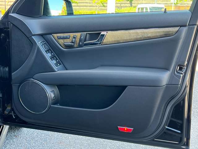 運転席側ドアパネル