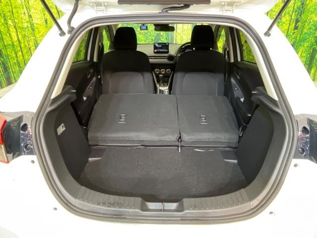 普段のお買い物や通勤、送迎等に十分な荷室スペースを確保しております。セカンドシートを倒すと、大きな荷物の積載も可能です♪