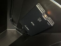 【ETC】高速道路の料金所をストレスなく通過！話題のスポットやサービスエリアに多い「スマートIC」利用時は必須のアイテムです。当店でセットアップを実施、ご納車当日からすぐにご利用いただけます！
