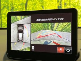 【360°ビューモニター】専用のカメラにより、上から見下ろしたような視点で360度クルマの周囲を確認することができます☆縦列駐車や幅寄せ時に活躍してくれます♪