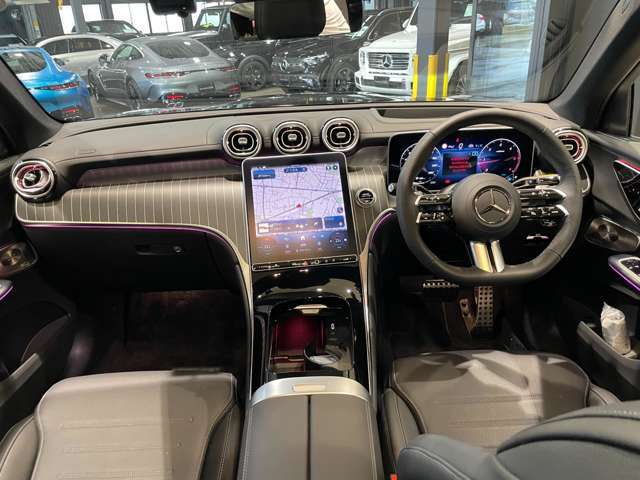 車両は屋内展示しておりますので天候に関係なくごゆっくりコンディションご確認頂けます。車両を倉庫へ保管している場合が御座いますのでご来店前に在庫確認頂けると幸いです。TEL　072-784-8800