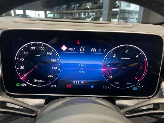車両は屋内展示しておりますので天候に関係なくごゆっくりコンディションご確認頂けます。車両を倉庫へ保管している場合が御座いますのでご来店前に在庫確認頂けると幸いです。TEL　072-784-8800