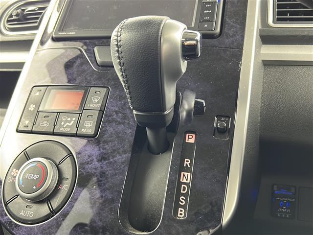 【シフトレバー】シフトも操作しやすく快適なドライブを楽しんでいただけます！