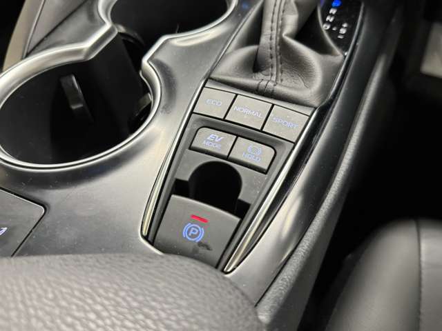 【電動パーキングブレーキ＆ブレーキホールド】 スイッチを入れると、信号待ち等で停車時、ブレーキを離しても自動でブレーキが効いた状態になり、指先の簡単操作でパーキングブレーキの作動や解除が可能です！！！