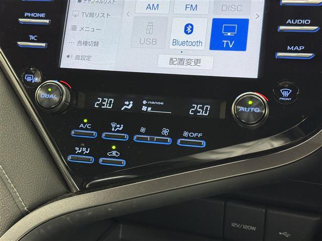 【左右独立オートエアコン】左右独立型、いわゆるデュアルエアコンです。運転席と助手席でそれぞれお好みの温度を設定可能です。