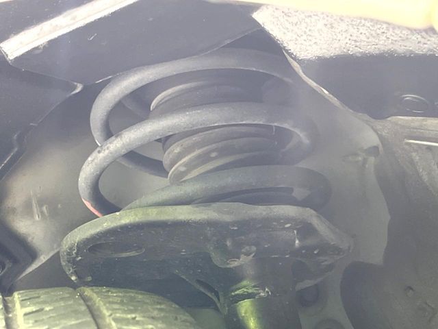 お車を安心してお乗りいただく為には、足回りの定期点検が欠かせません。サービスサポート（有償保証）では無料点検もご提供しており、安心のカーライフをお過ごしいただけるサポート体制が整っています。
