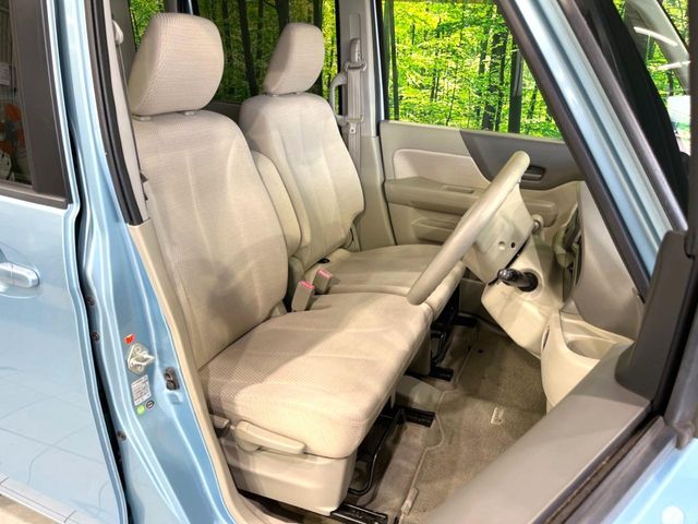 運転席シート廻りは使用感も少なく、良好な状態となっています。丁寧に使われていたことがよくわかりますね。