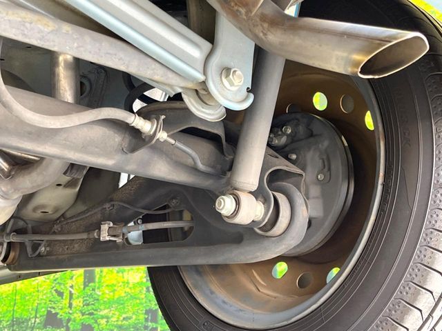 お車を安心してお乗りいただく為には、足回りの定期点検が欠かせません。サービスサポート（有償保証）では無料点検もご提供しており、安心のカーライフをお過ごしいただけるサポート体制が整っています。