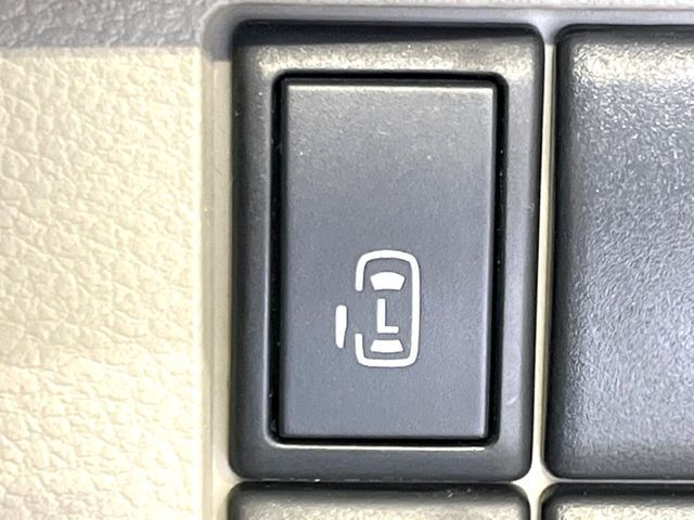 【パワースライドドア】スマートキーや運転席のスイッチでスライドドアの開閉が可能♪電動だから力を入れてドアを開ける必要が無く、小さいお子様でも、重い荷物を持っている時もラクに開け閉めできます♪