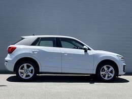 リヤサイドウインドーの後方に小さな三角形の窓を設けた「6ライトキャビン」も、機能と美しさを両立させるAudiの特徴的なデザインです。