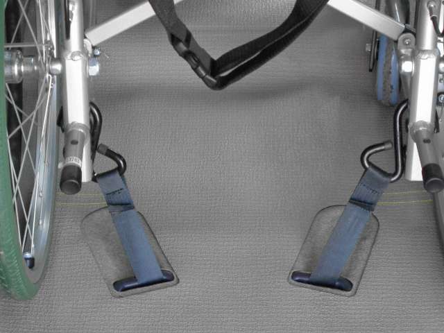 ※画像の車いすは使用例です