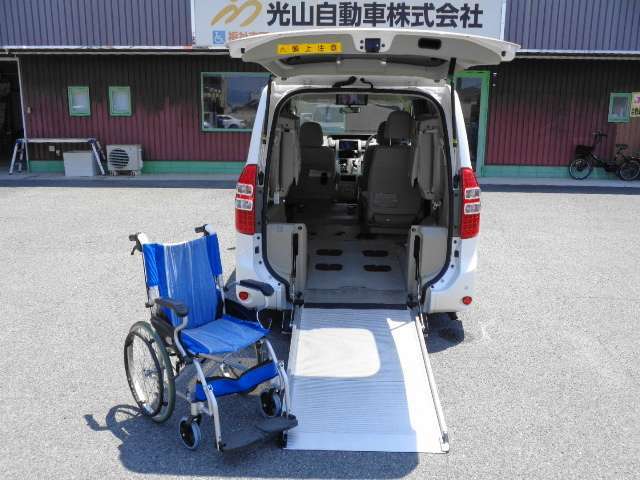 ※画像の車いすは使用例です