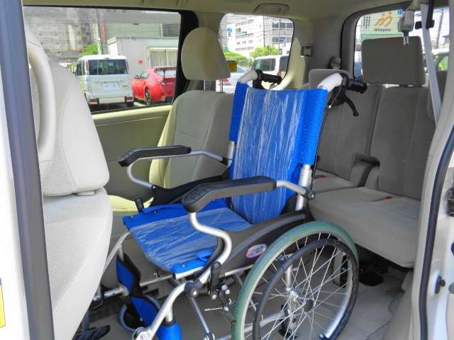 ※画像の車いすは使用例です
