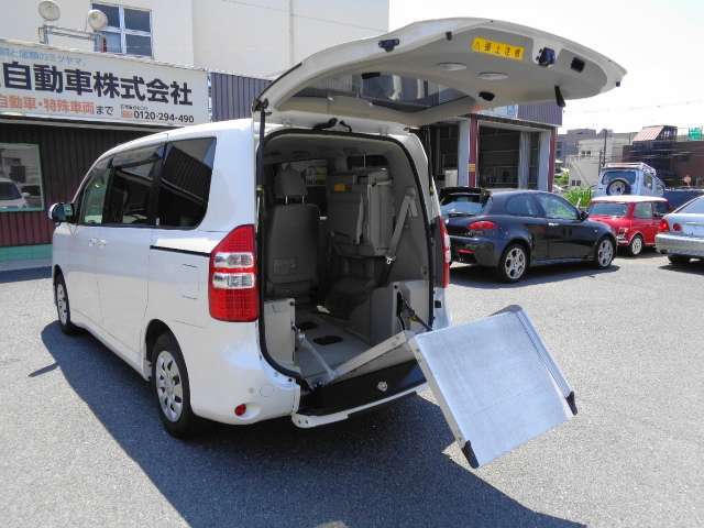 スロープは全自動ですのでセッティング、収納は簡単ですよ！