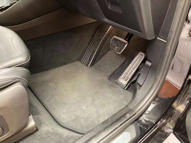 安心してカーライフを始めていただくことが出来るよう、納車前にディーラー整備工場もしくは熟練メカニックが在籍する輸入車専門の整備工場にて点検を行い、必要な整備を実施いたします。