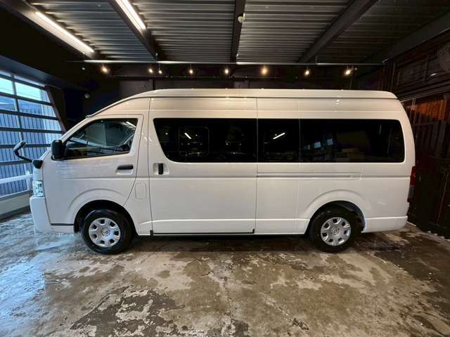 スライドドアアウトサイドモールディングが装着されていますので、寒冷地仕様車となります