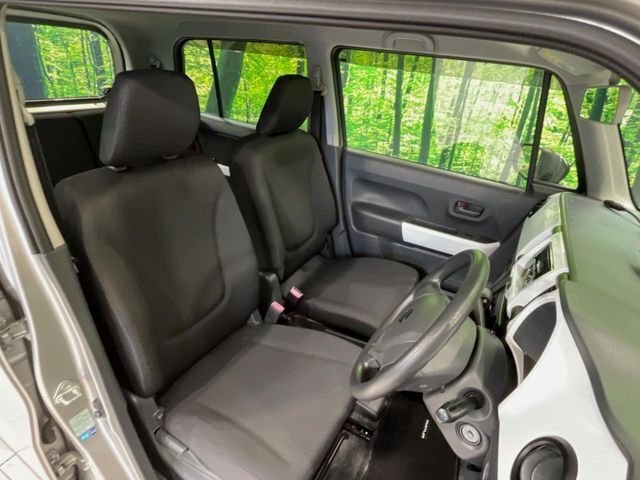 運転席シート廻りは使用感も少なく、良好な状態となっています。丁寧に使われていたことがよくわかりますね。